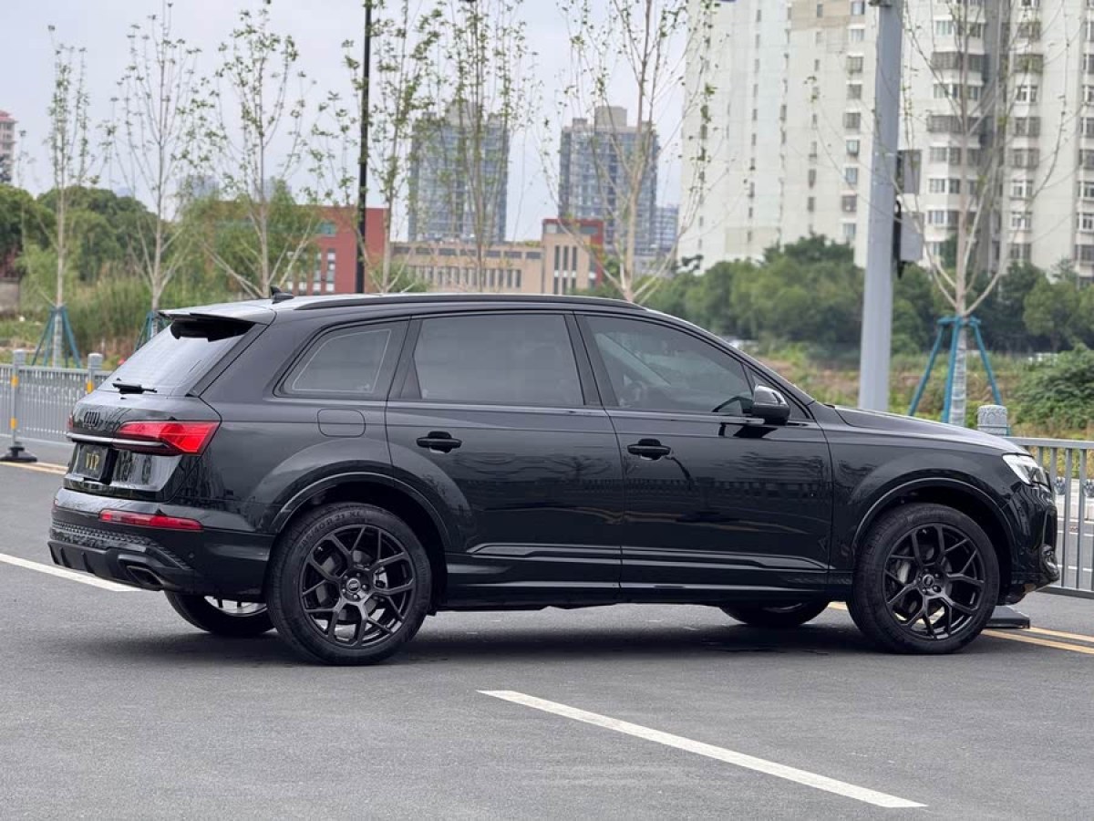 奧迪 奧迪Q7  2024款 45 TFSI quattro S line黑武士型圖片