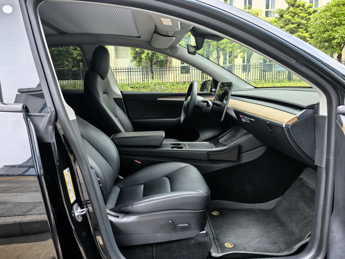 特斯拉 Model Y  2021款 長續(xù)航全輪驅(qū)動(dòng)版 3D7圖片