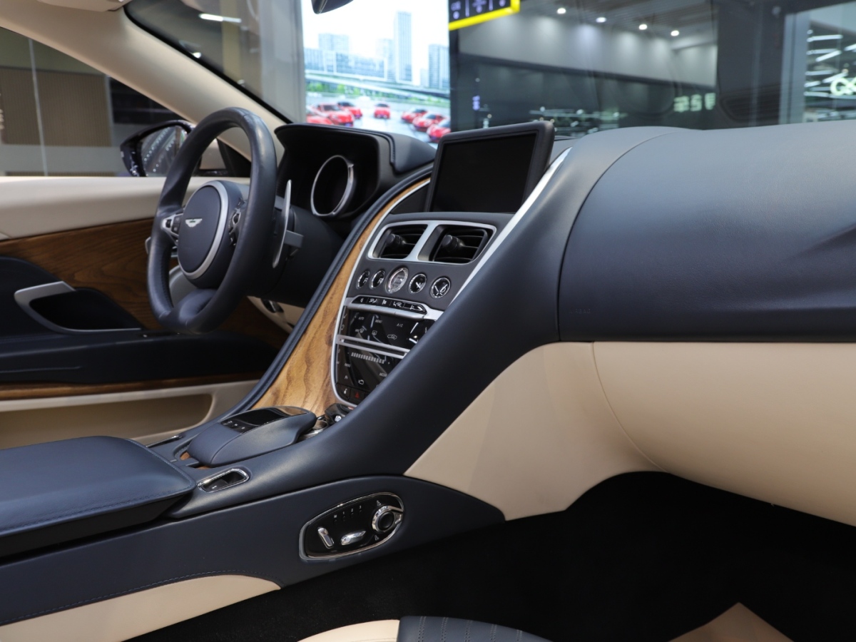 阿斯頓·馬丁 阿斯頓?馬丁DB11  2019款 4.0T V8 Volante圖片
