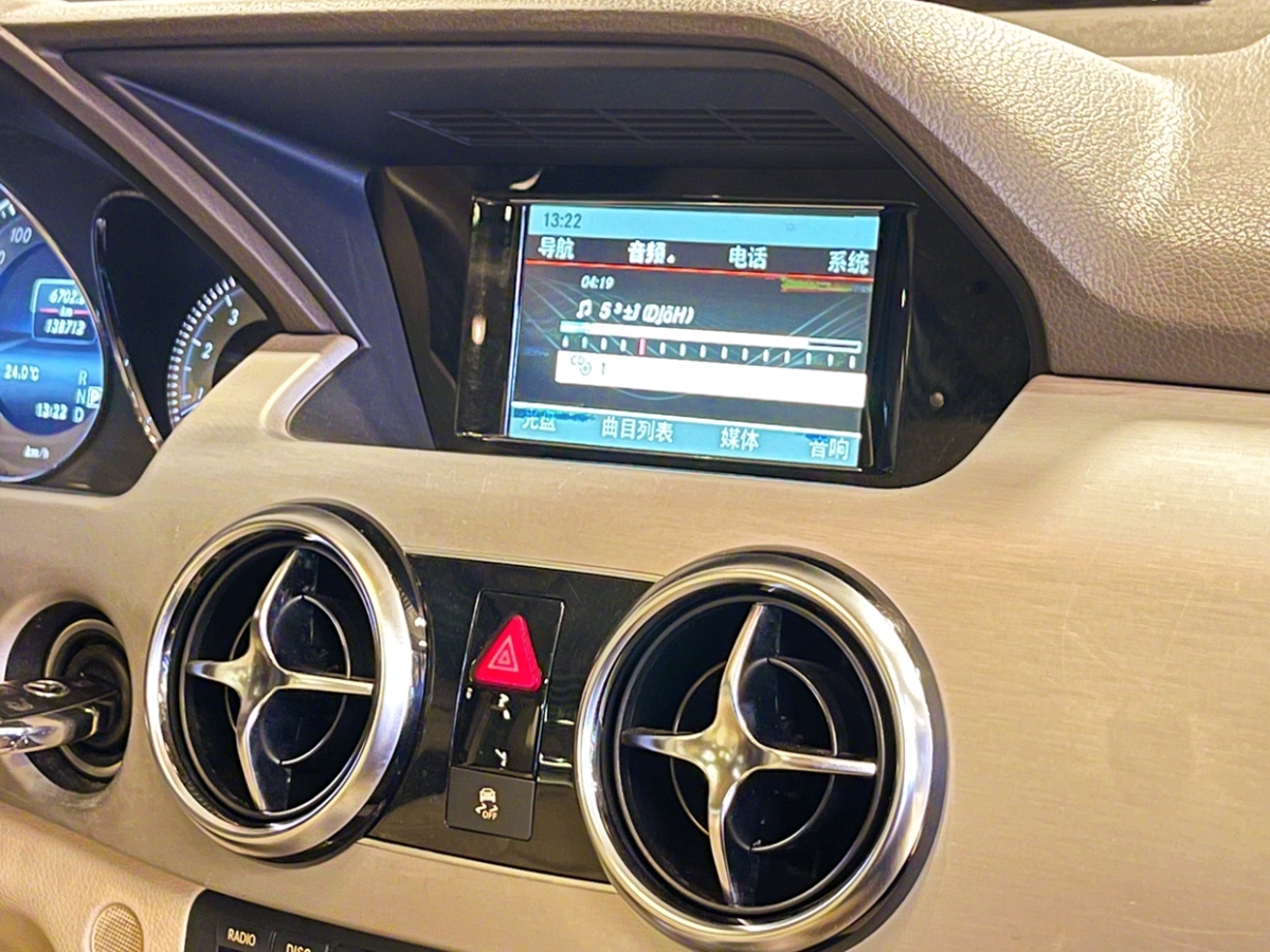2014年6月奔驰 奔驰GLK级  2013款 GLK 300 4MATIC 动感天窗型