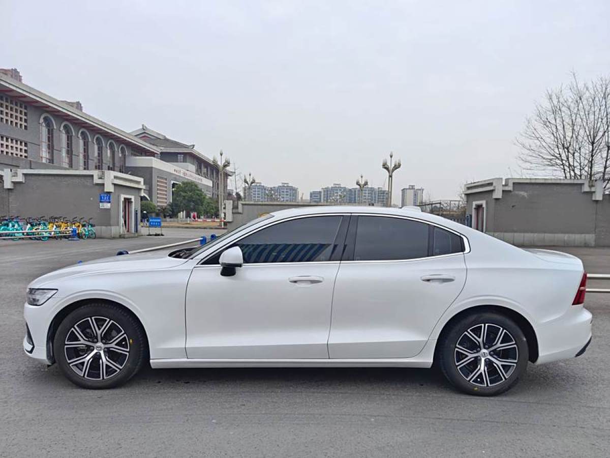 沃爾沃 S60L  2023款 B4 智逸豪華版圖片