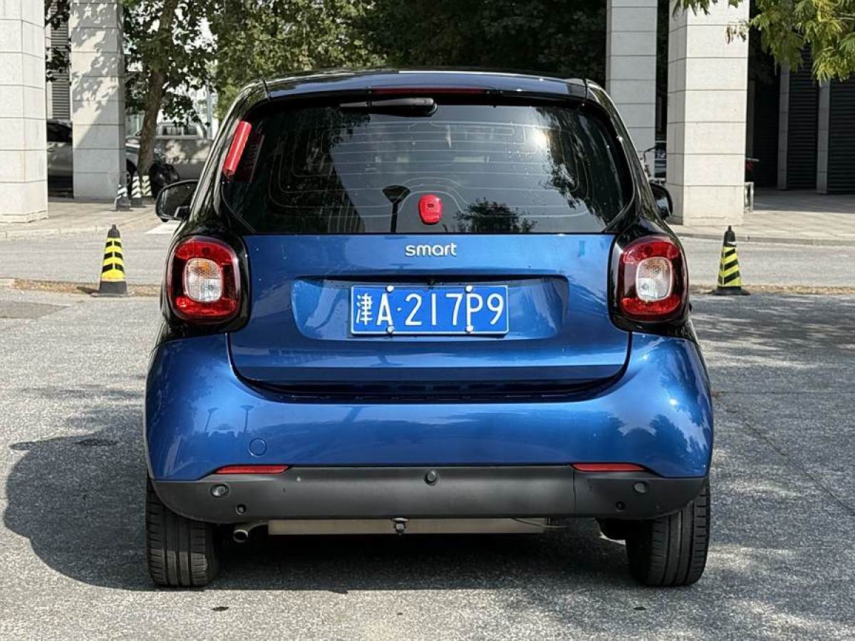 2019年8月smart fortwo  2019款 0.9T 66千瓦硬頂動擎版 國VI