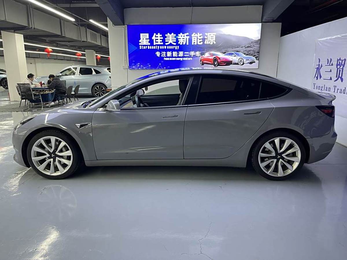 特斯拉 Model 3  2020款 改款 標(biāo)準(zhǔn)續(xù)航后驅(qū)升級(jí)版圖片