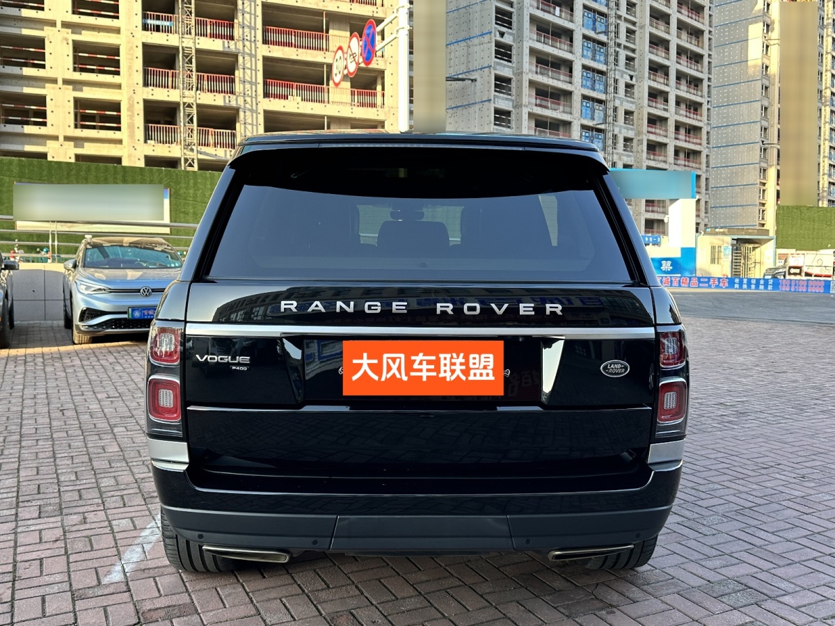 路虎 攬勝  2021款 3.0 L6 傳世加長(zhǎng)經(jīng)典版圖片