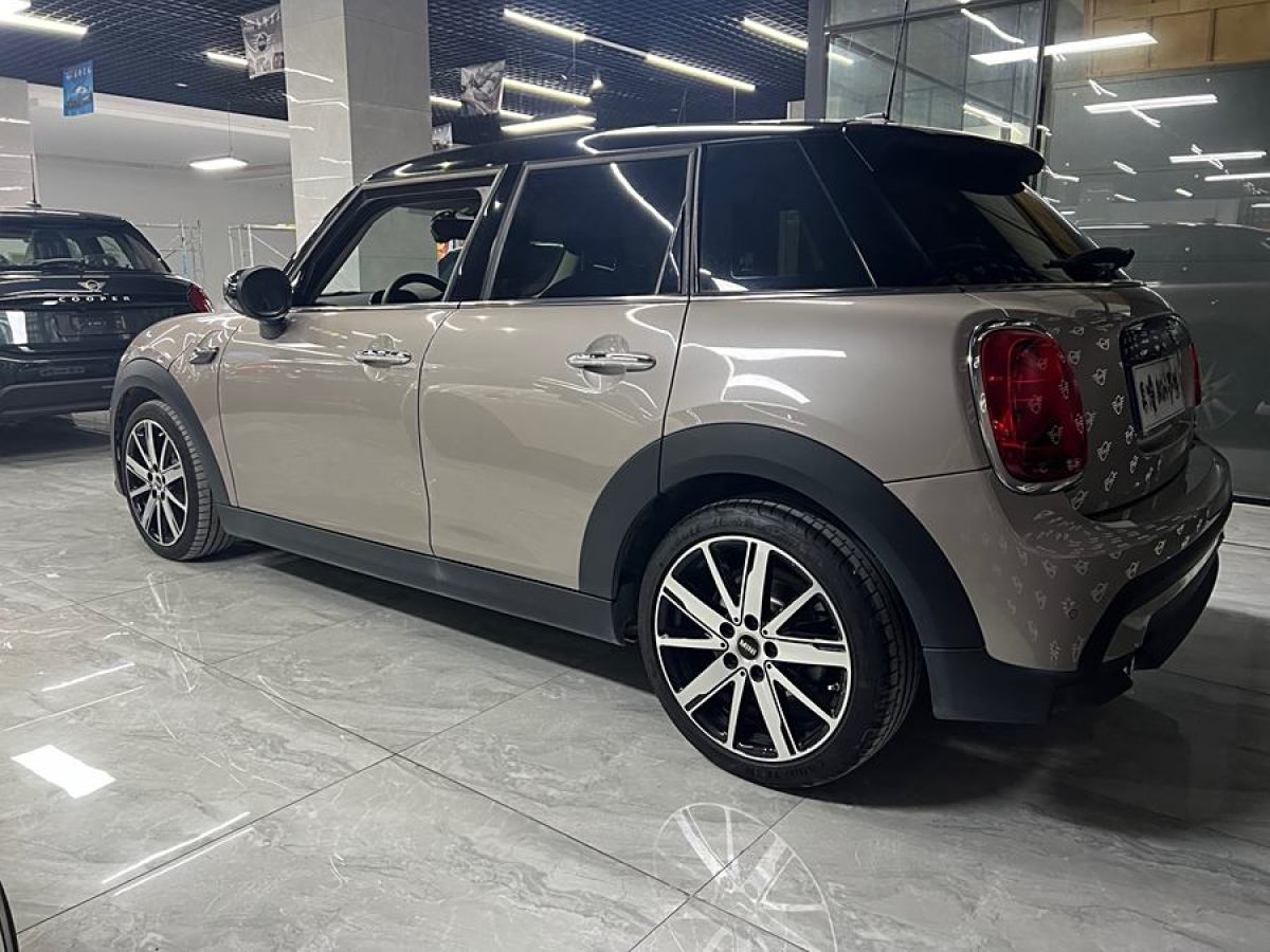 2023年11月MINI MINI  2023款 1.5T COOPER 藝術(shù)家 五門版