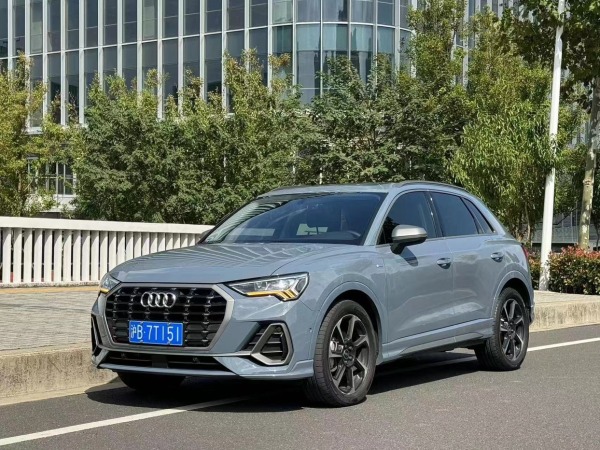 奥迪 奥迪Q3  2022款 40 TFSI RS套件燃速型