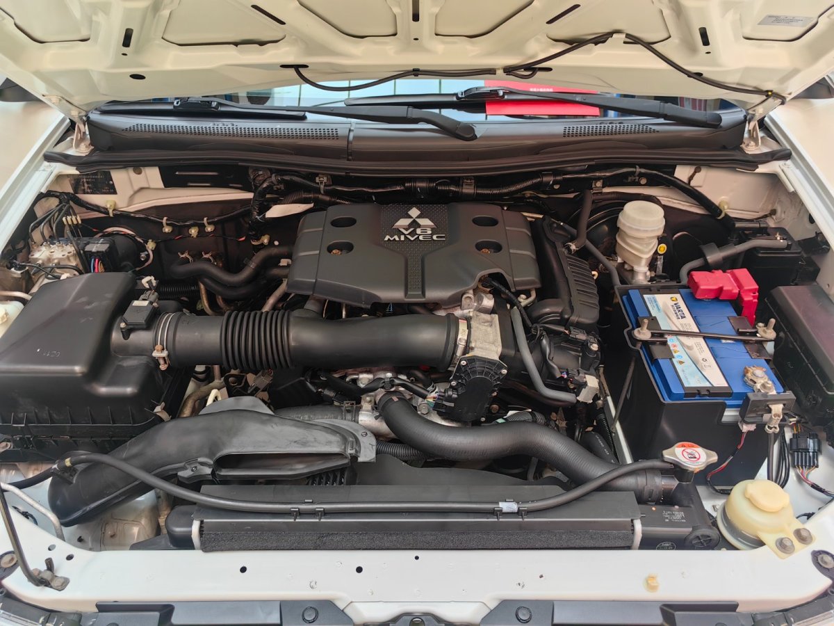 三菱 帕杰羅?勁暢  2013款 3.0L 自動四驅旗艦版圖片