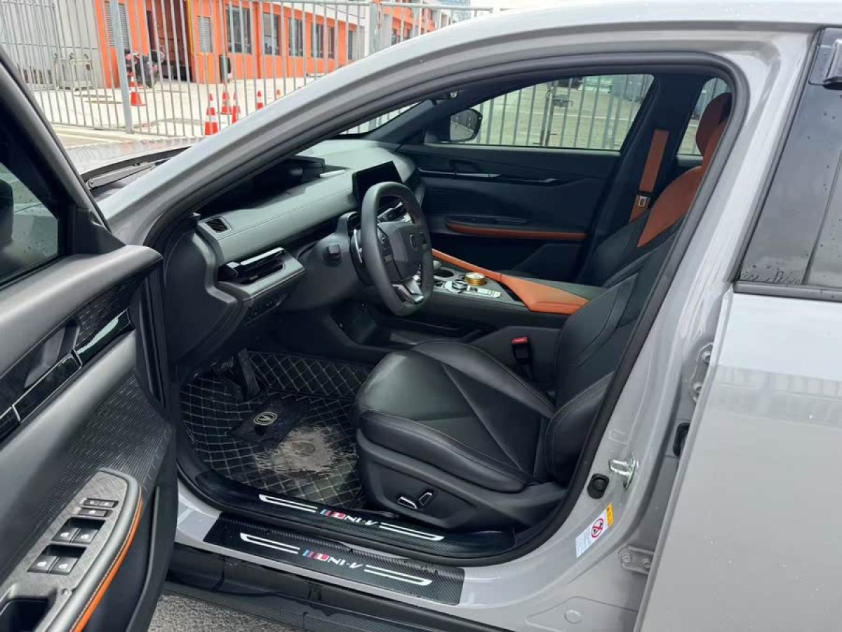 長(zhǎng)安 長(zhǎng)安UNI-V  2022款 1.5T 尊貴型圖片