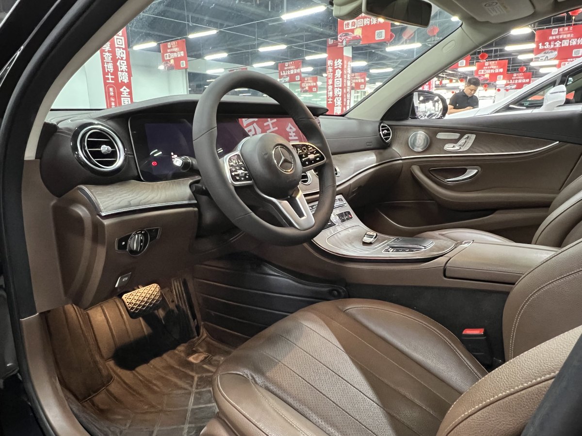 奔馳 奔馳E級  2019款 改款 E 300 L 時尚型圖片