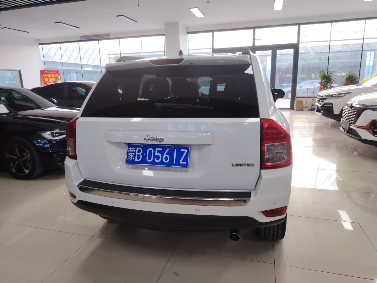 Jeep 指南者  2012款 2.4L 四驅(qū)豪華版圖片