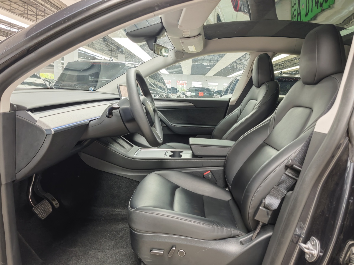 特斯拉 Model Y  2024款 后輪驅(qū)動(dòng)版圖片
