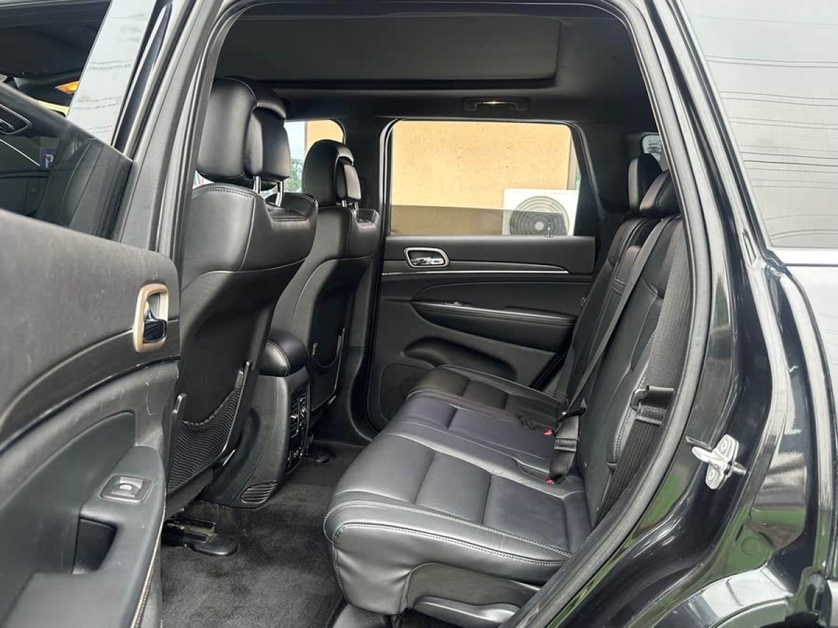 Jeep 大切諾基  2015款 3.0TD 柴油 精英導(dǎo)航版圖片