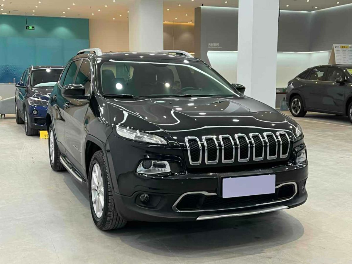 Jeep 自由光  2017款 2.0L 優(yōu)越版圖片