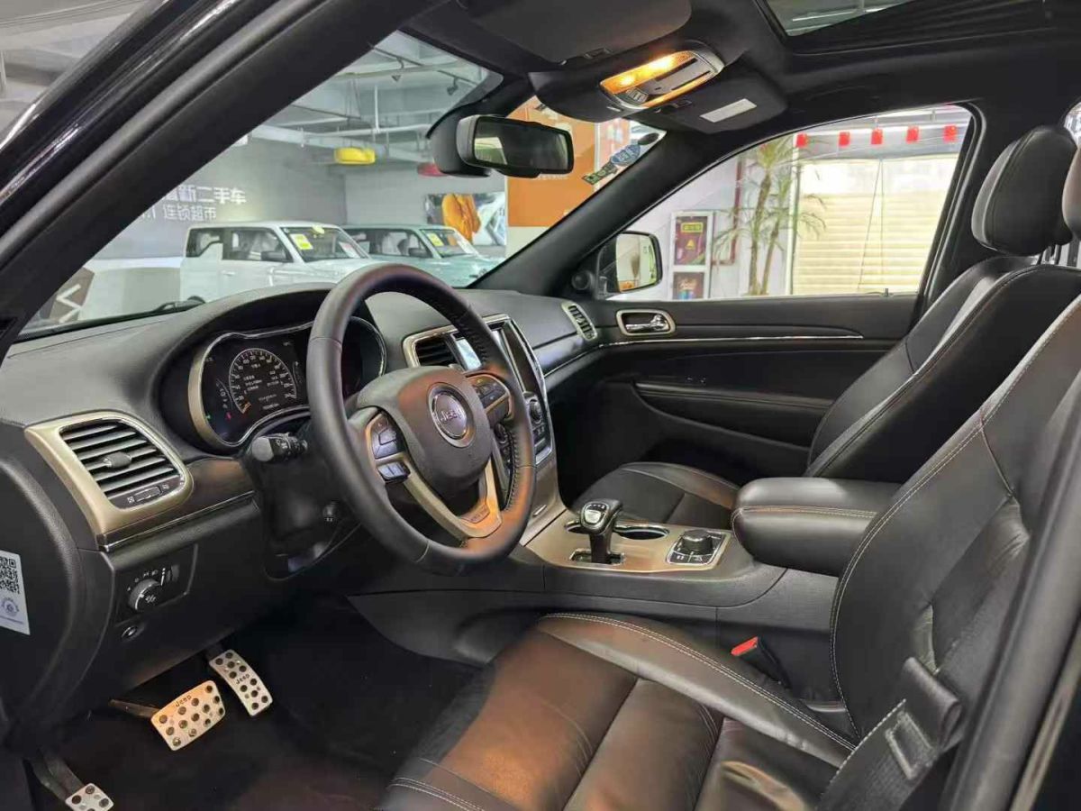Jeep 大切諾基  2015款 3.0L 旗艦尊悅版圖片