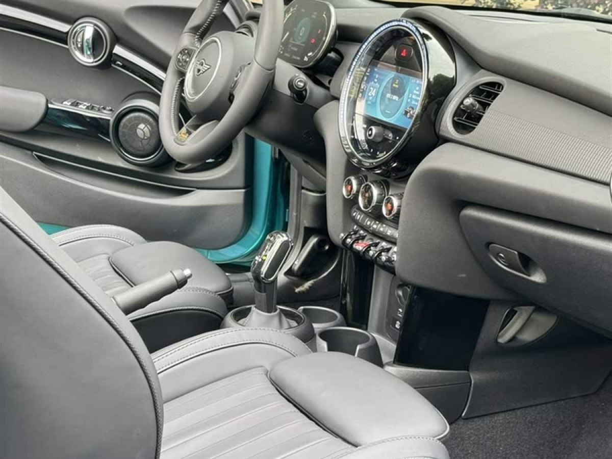 MINI MINI  2023款 改款二 2.0T COOPER S CABRIO 藝術(shù)家圖片