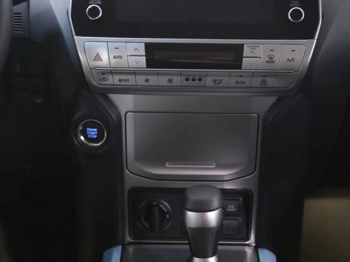 未上牌丰田 普拉多  2018款 3.5L 自动VX NAVI后挂备胎
