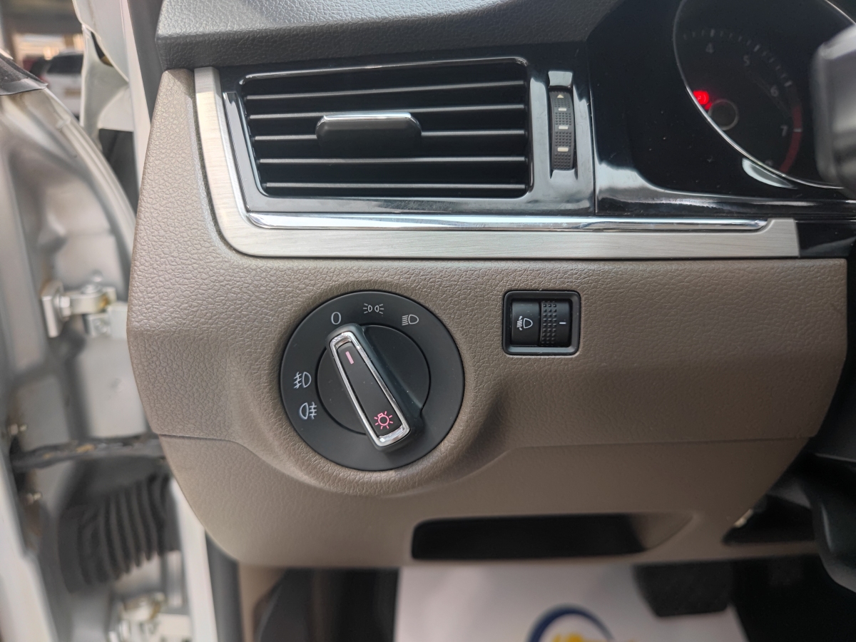 大眾 寶來  2014款 1.6L 自動(dòng)舒適型圖片