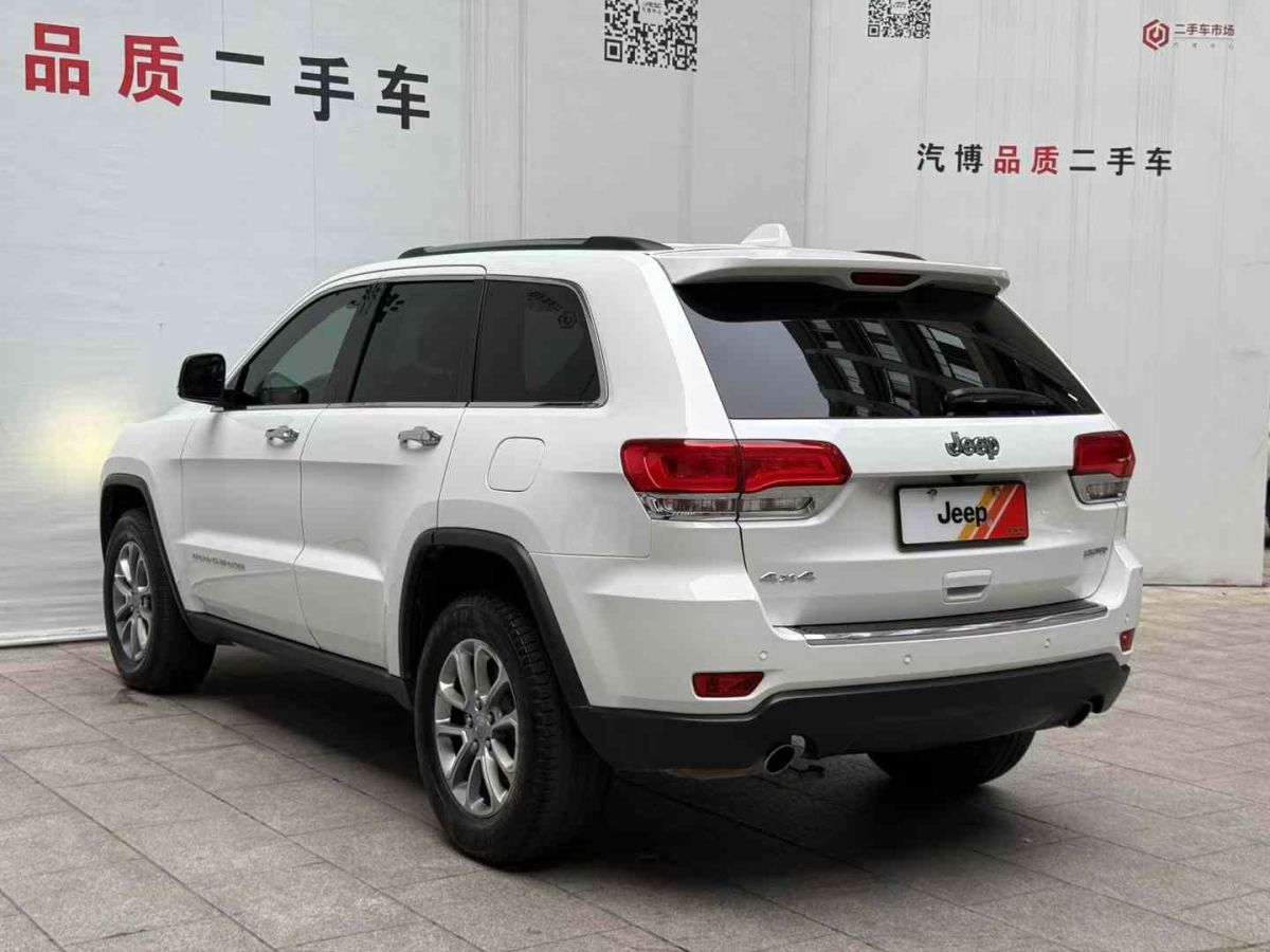 Jeep 大切諾基  2015款 3.0L 精英導(dǎo)航版圖片