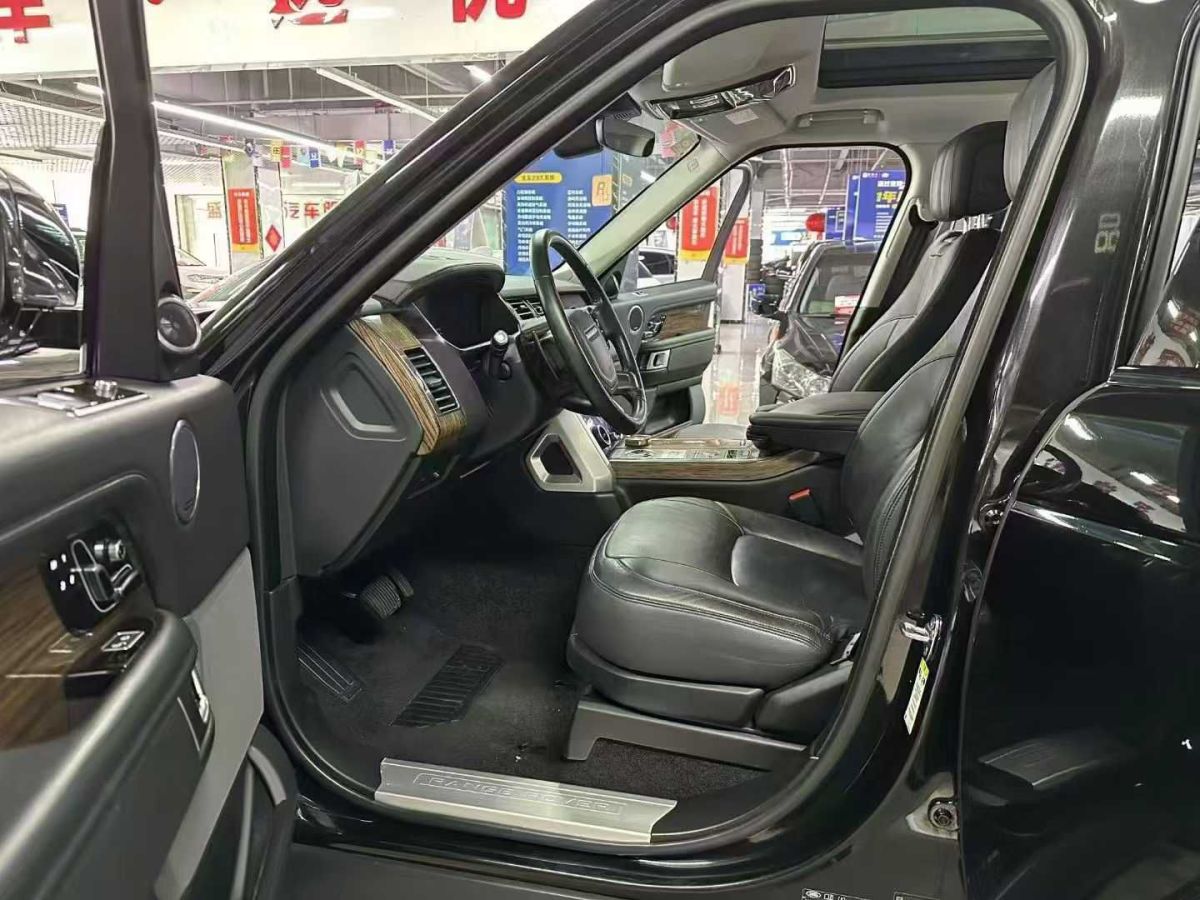 路虎 攬勝  2019款 3.0 V6 SC 傳世加長版圖片