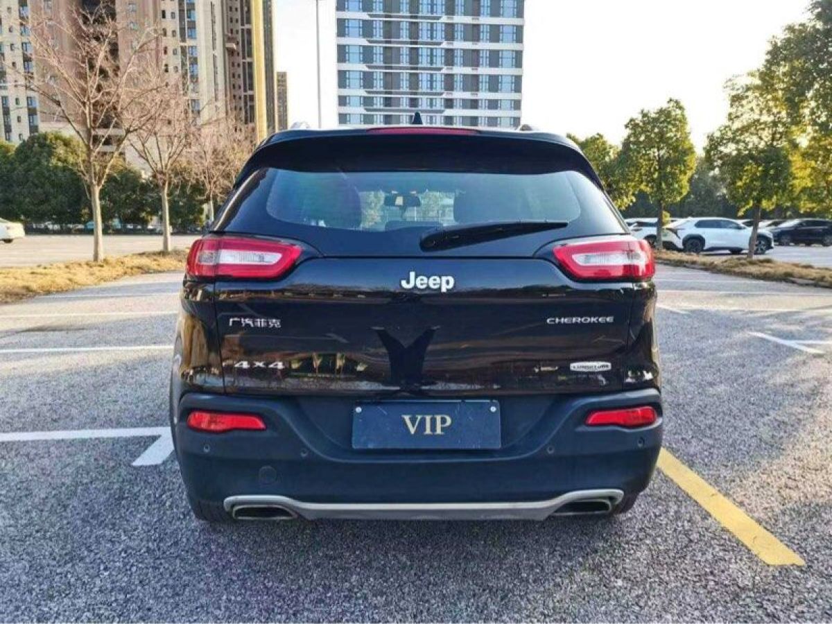 Jeep 自由光  2017款 2.4L 專業(yè)版圖片