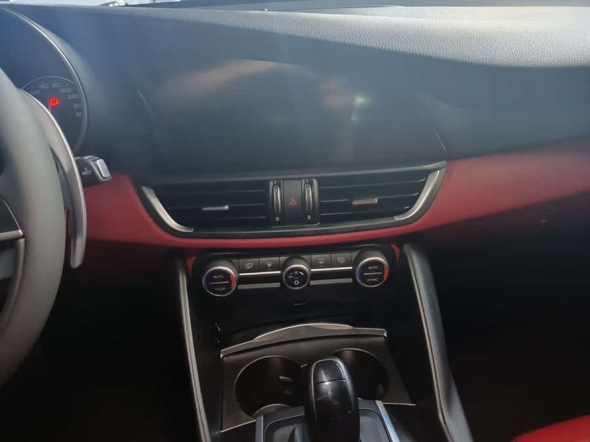 阿爾法·羅密歐 Giulia  2017款 2.0T 280HP 豪華版圖片