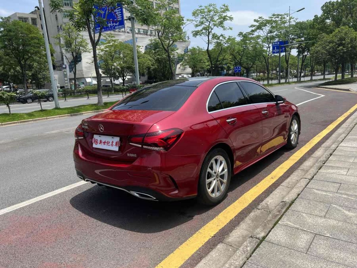 奔馳 奔馳A級  2022款 改款 A 200 L 運(yùn)動轎車時尚型圖片