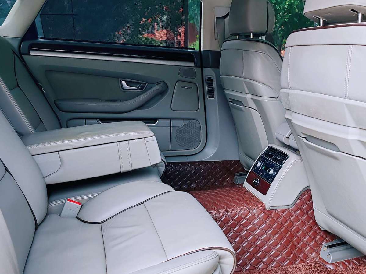 奧迪 奧迪A8  2009款 A8L 2.8 FSI 標(biāo)準(zhǔn)型圖片