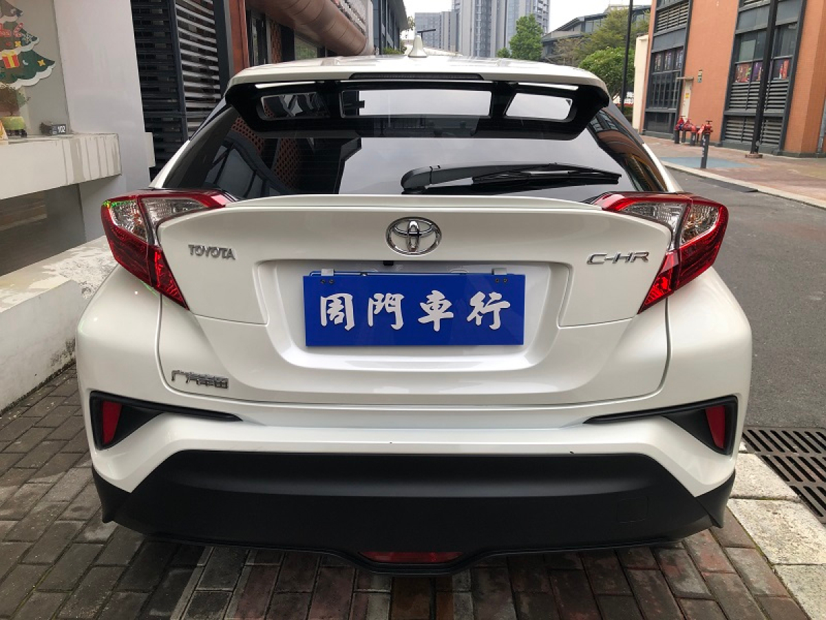 豐田 C-HR  2020款 2.0L 領(lǐng)先版圖片