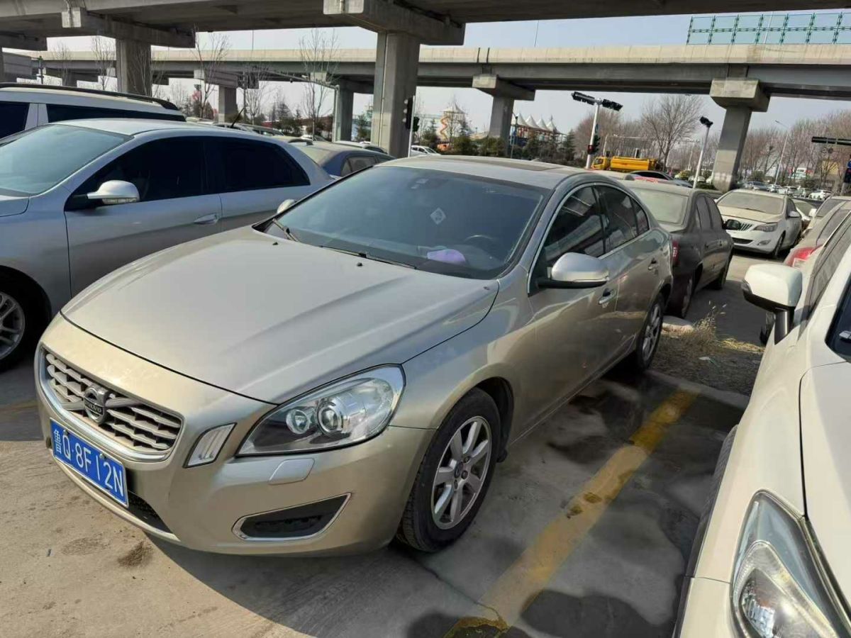 沃爾沃 S60  2013款 2.0T 進(jìn)取版圖片