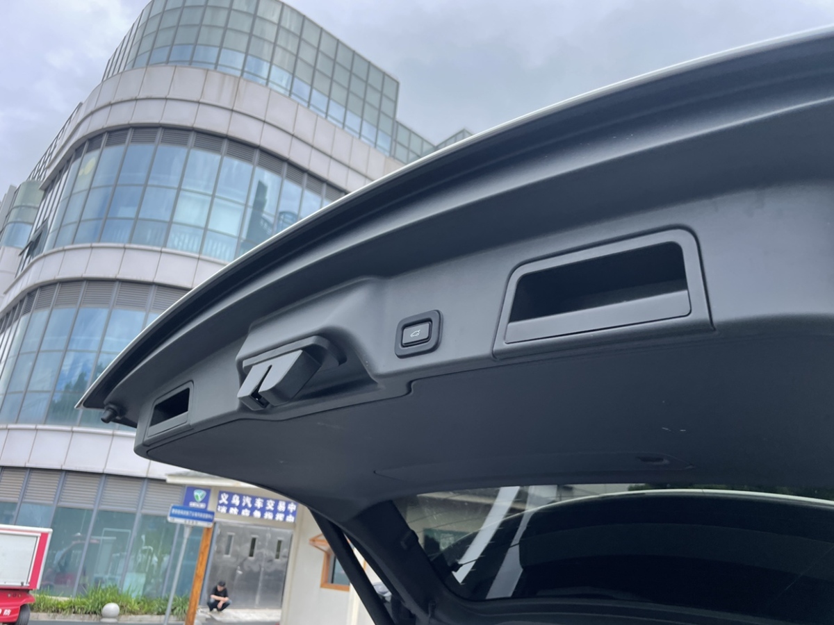 路虎 攬勝極光  2022款 極光L 249PS R-Dynamic HSE 奢享版圖片