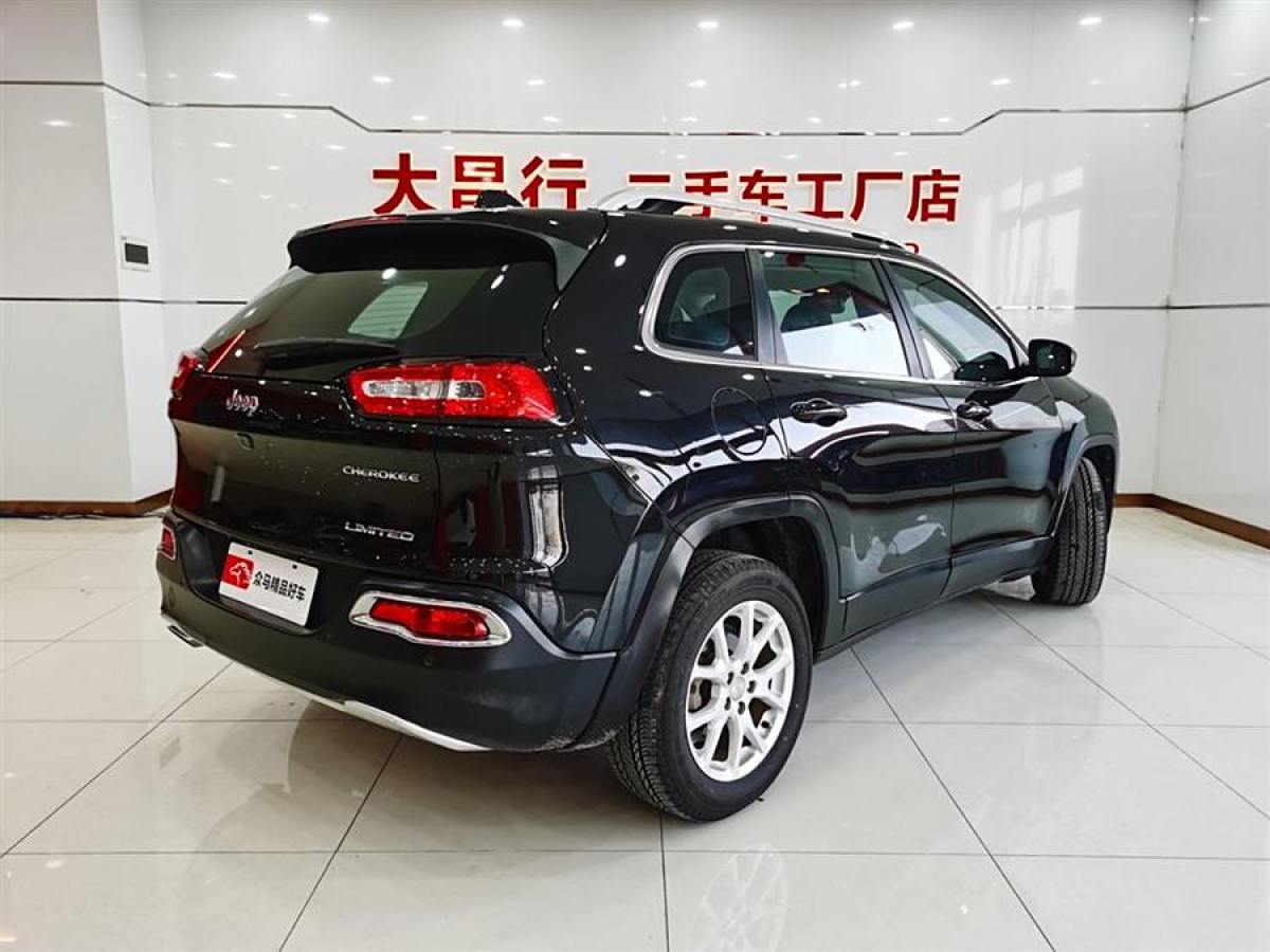 Jeep 自由光  2017款 2.0L 優(yōu)越版圖片