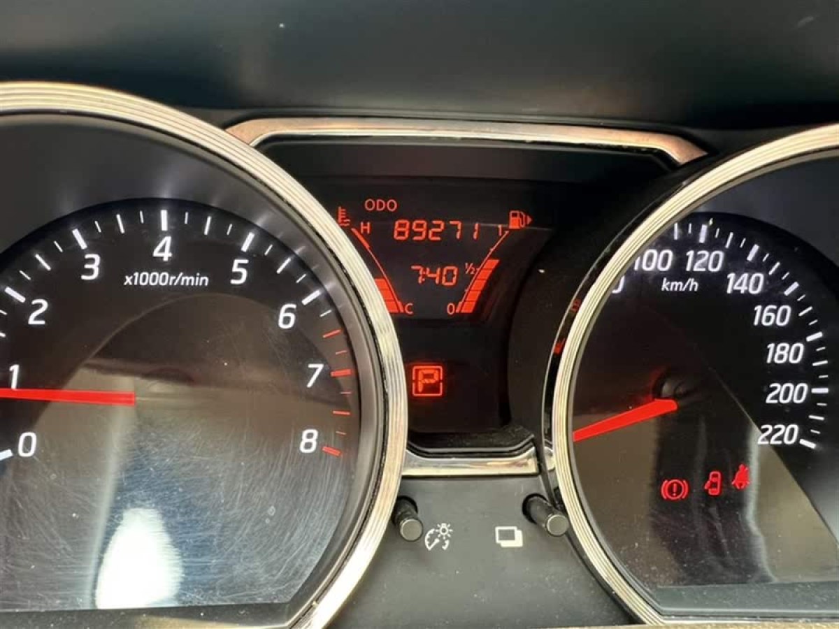 日產(chǎn) 驪威  2013款 1.6XE CVT舒適版圖片