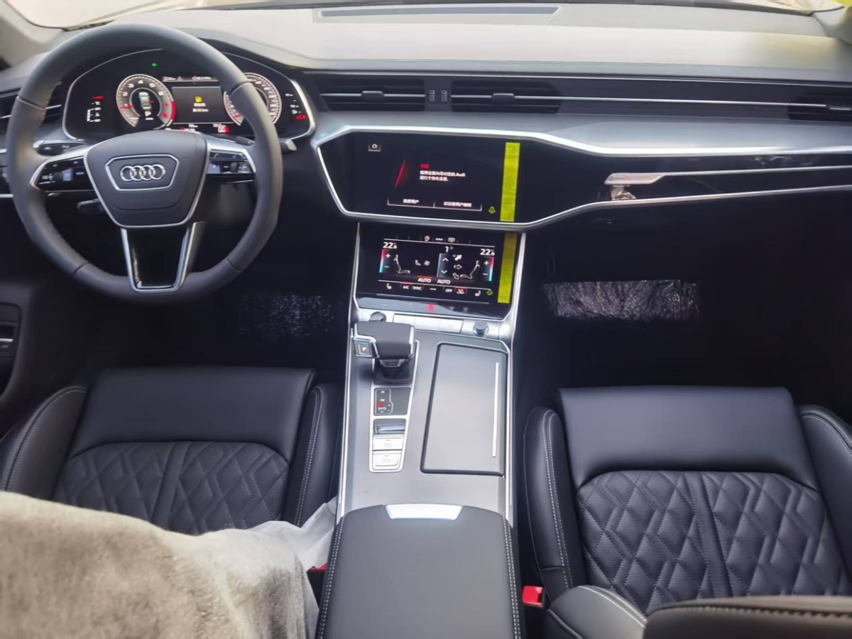 奧迪 奧迪A6L  2025款 45 TFSI 臻選動感型+通風(fēng)舒享包圖片