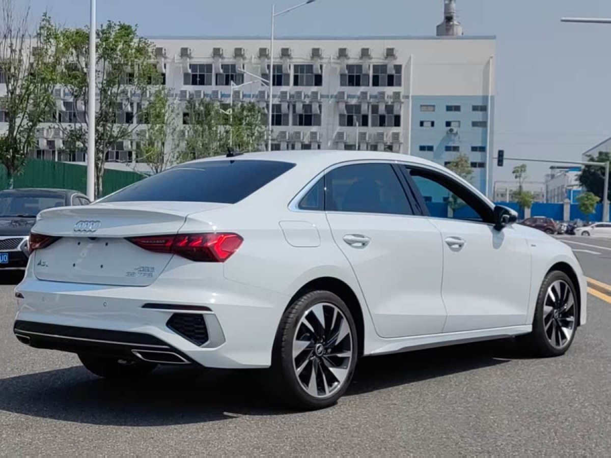 奧迪 奧迪A3  2024款 A3L Limousine 35 TFSI 時(shí)尚運(yùn)動(dòng)型圖片