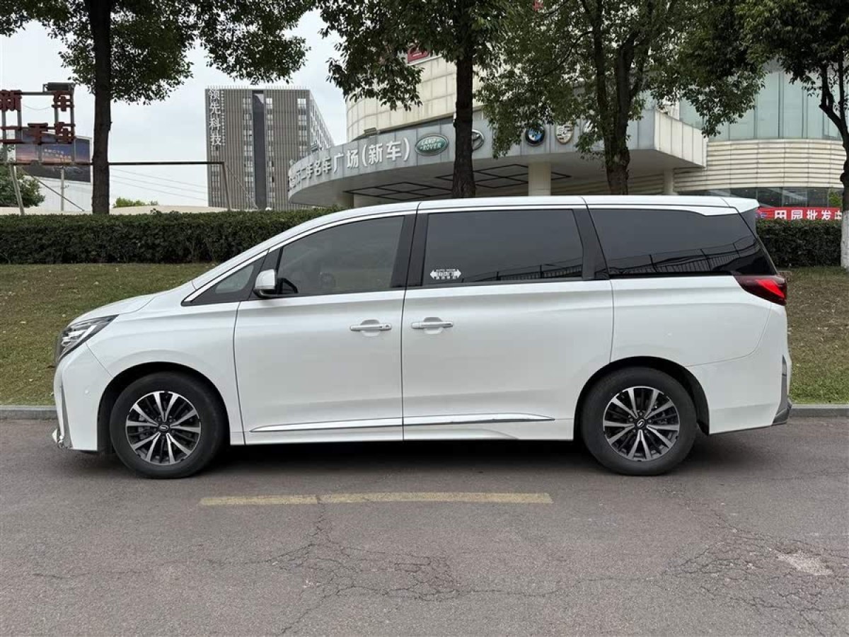 廣汽傳祺 M8  2024款 領(lǐng)秀系列 390T 尊享版圖片