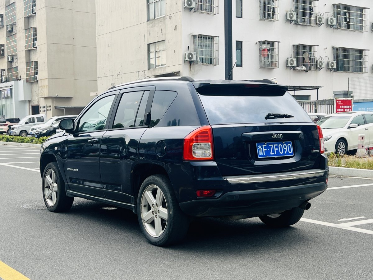 Jeep 指南者  2013款 2.4L 四驅(qū)豪華版圖片