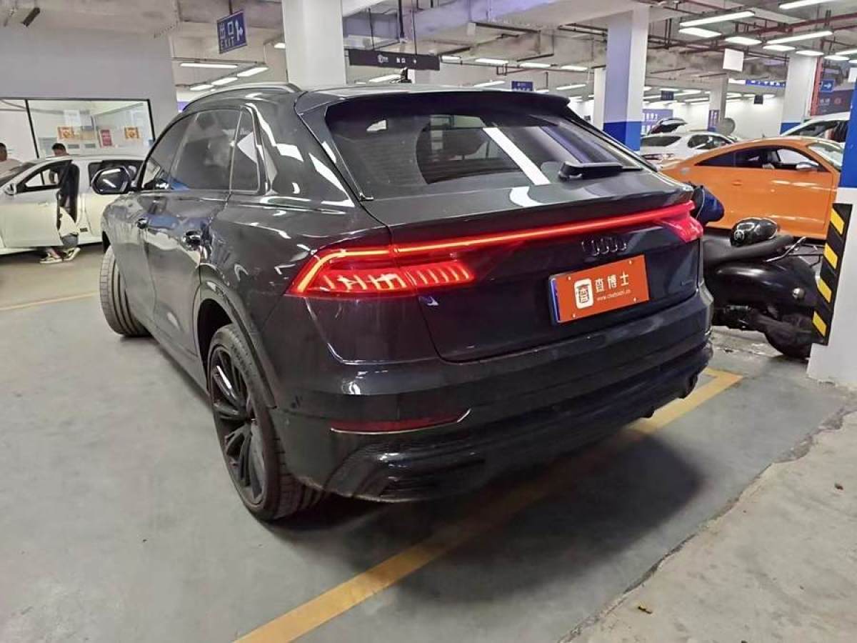 奧迪 奧迪Q8  2022款 55 TFSI 暗夜騎士殿堂版圖片