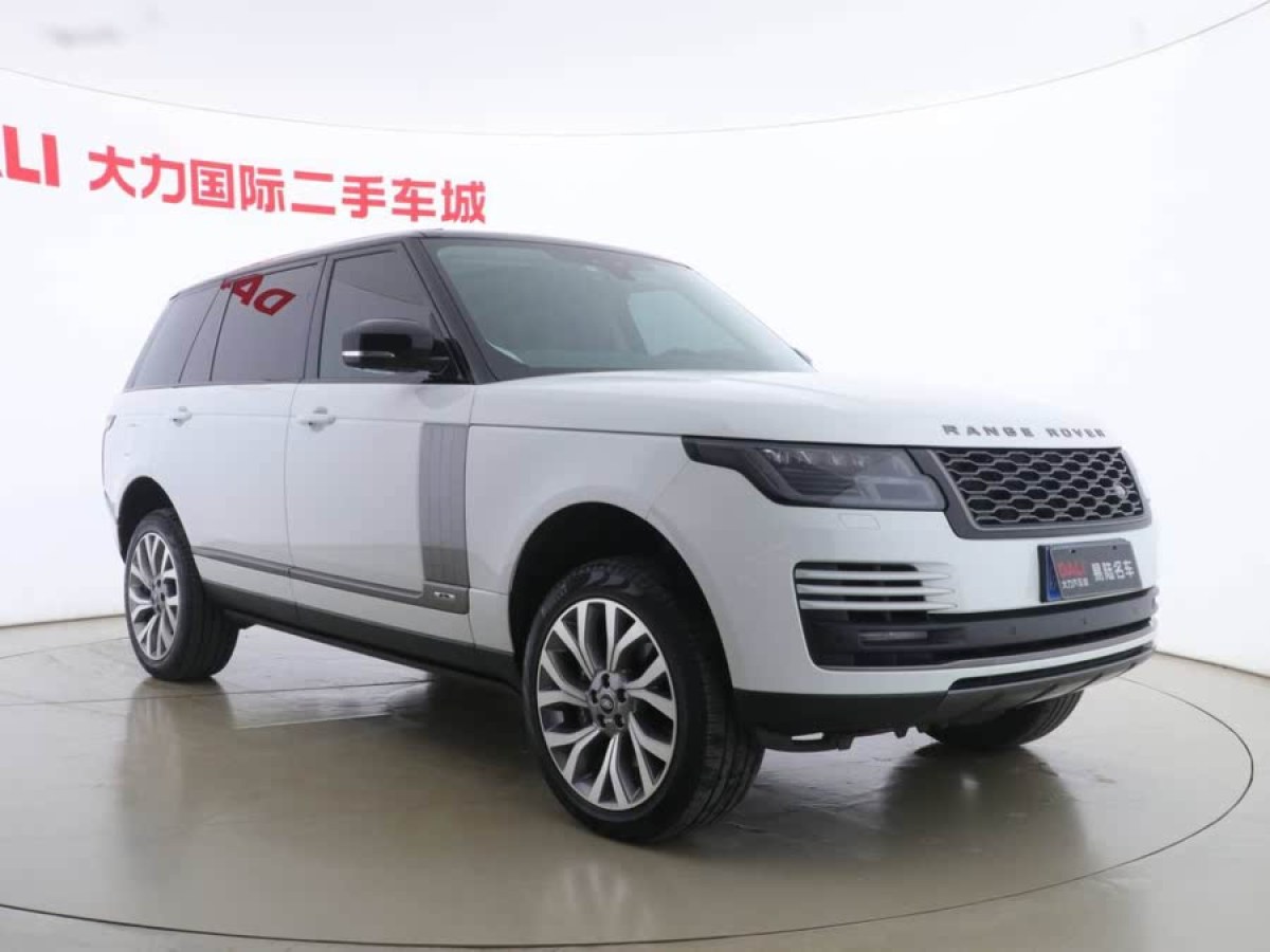 路虎 攬勝  2021款 3.0 L6 傳世加長經(jīng)典版圖片