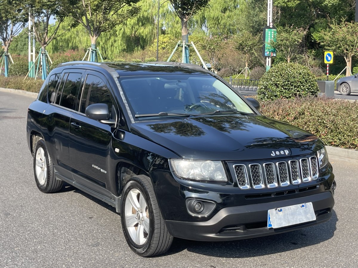 Jeep 指南者  2014款 2.4L 四驅(qū)運(yùn)動(dòng)版圖片