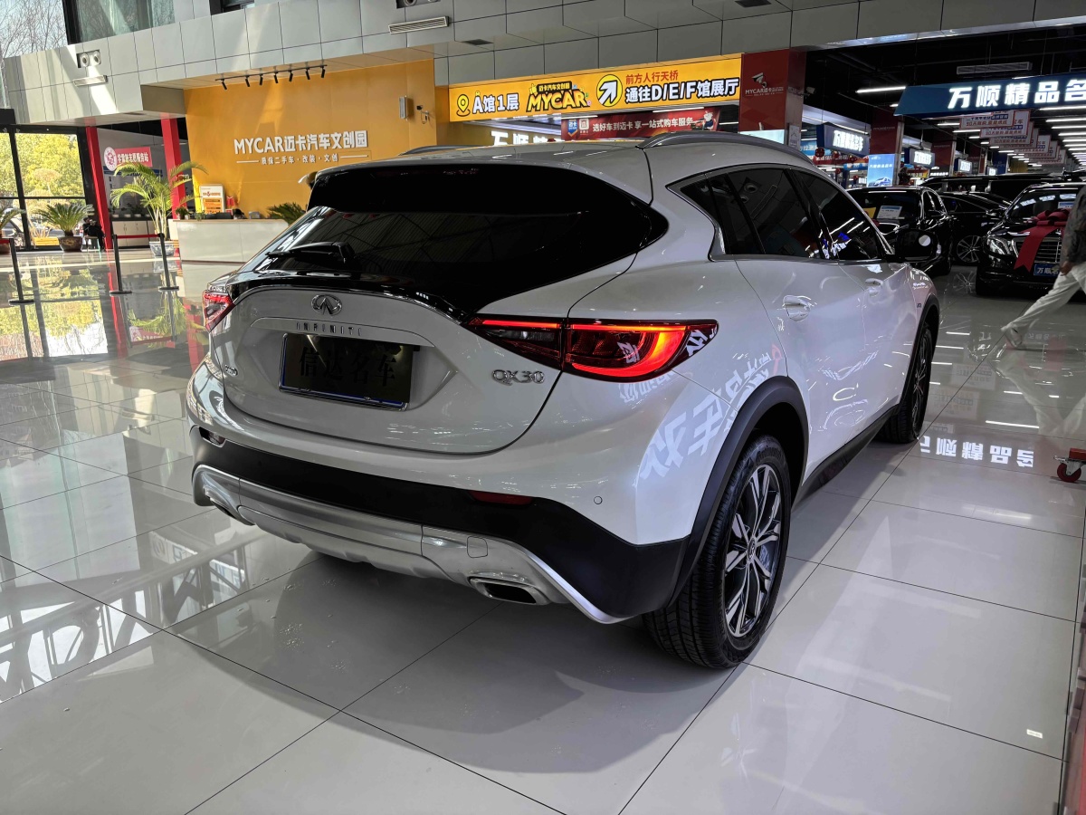 英菲尼迪 QX30  2017款 2.0T 四驅時尚版圖片