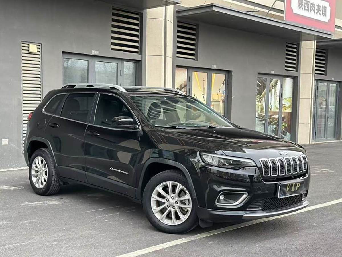 Jeep 自由光  2019款 2.0T 兩驅(qū)智享版 國(guó)VI圖片