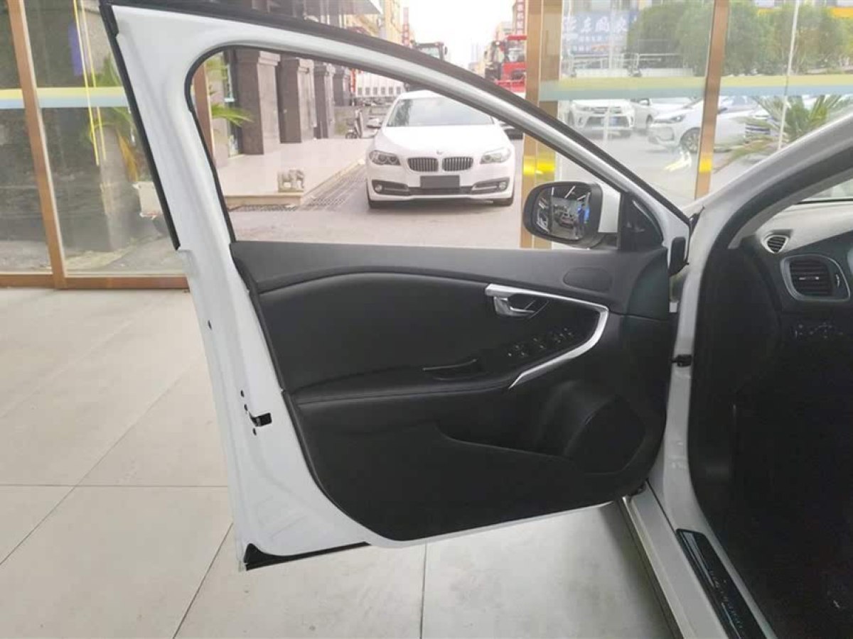 沃爾沃 V40  2019款 T3 智雅版圖片
