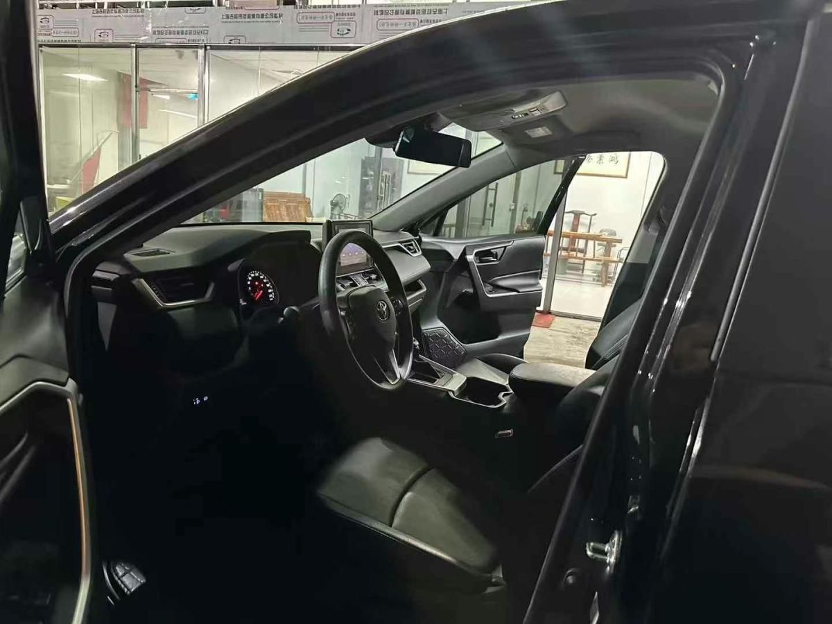 豐田 RAV4榮放  2022款 2.0L CVT四驅(qū)風(fēng)尚版圖片