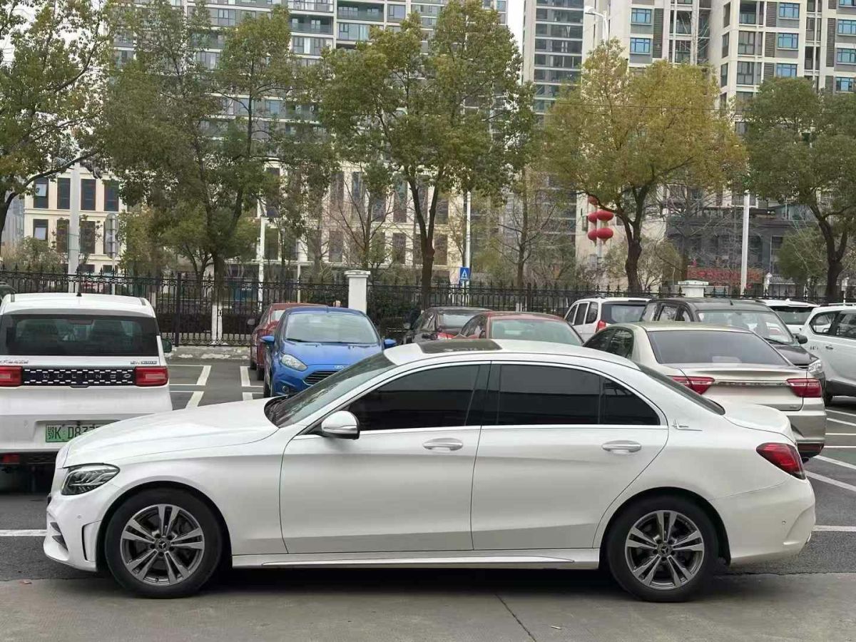 奔馳 奔馳A級(jí)  2019款  A 220 L 4MATIC 運(yùn)動(dòng)轎車圖片