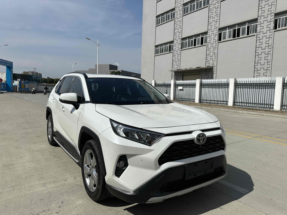 2020年7月豐田 RAV4  2018款 榮放 2.0L CVT兩驅(qū)風(fēng)尚版