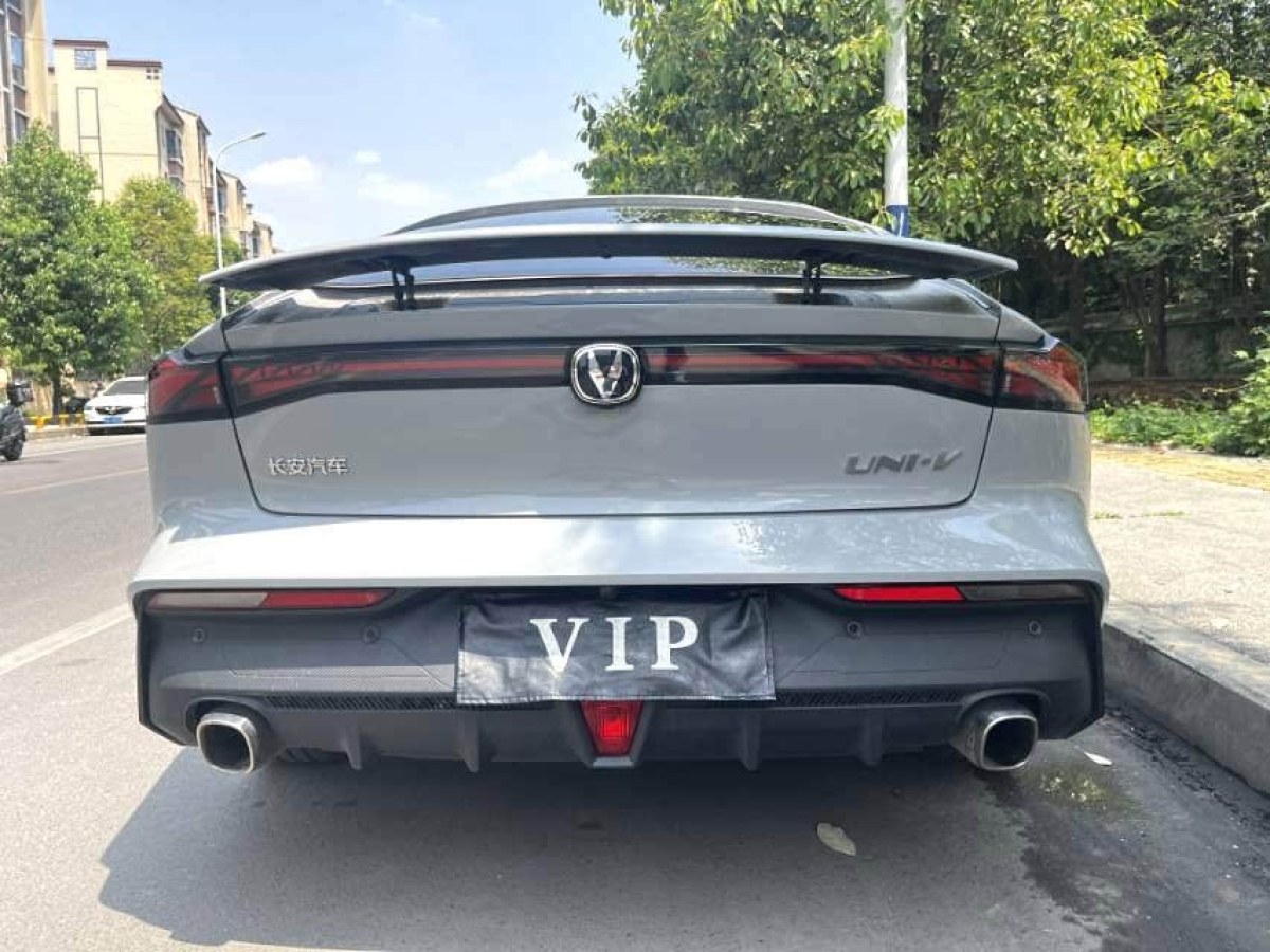 長(zhǎng)安 長(zhǎng)安UNI-V  2022款 1.5T 尊貴型圖片