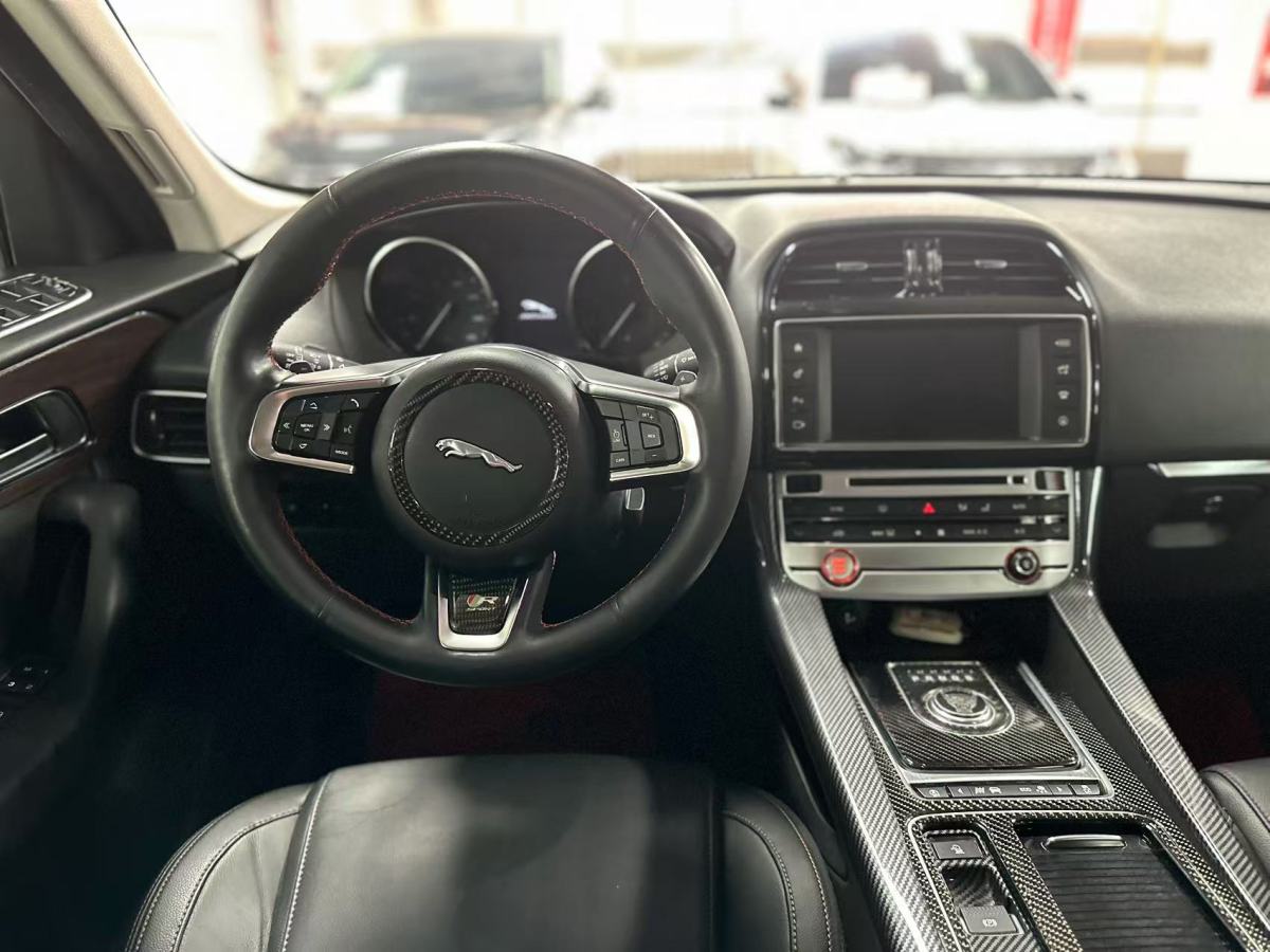 捷豹 F-PACE  2018款 2.0T 四驅(qū)都市尊享版圖片