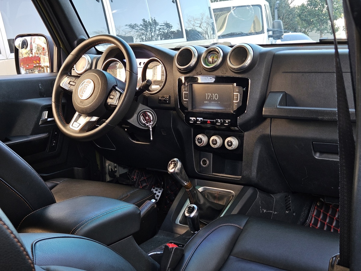 北京 BJ40  2016款 40L 2.0T 手動四驅尊貴版圖片