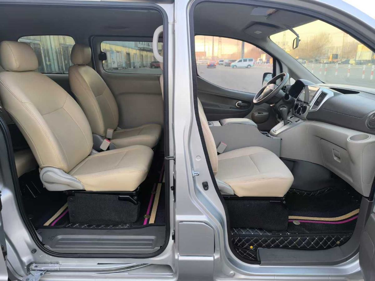 日產(chǎn) NV200 圖片