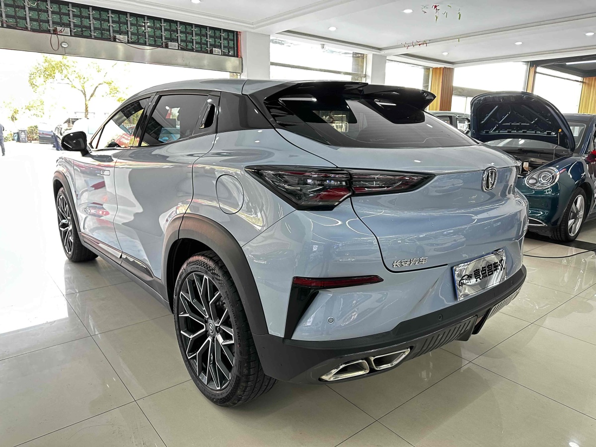 長(zhǎng)安 UNI-T  2022款 1.5T 尊貴型圖片